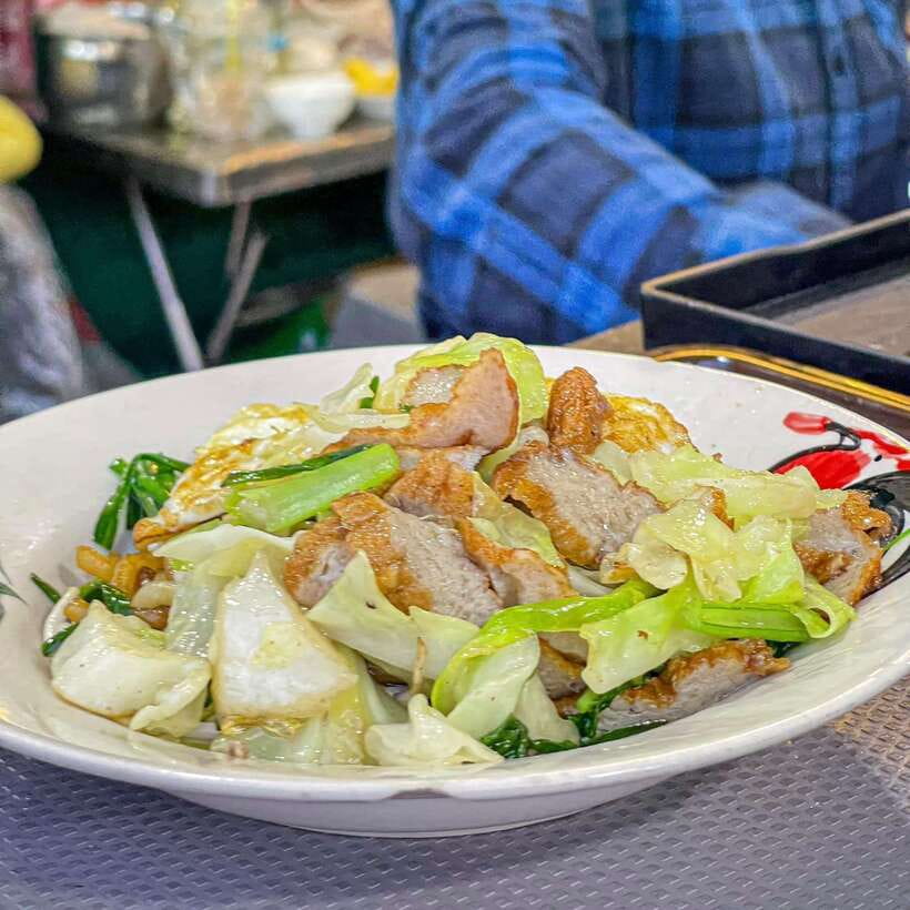 Street Food Tour and Phare Circus with Tuk-Tuk Transfers - Siem Reap’s night market and the brave-food test