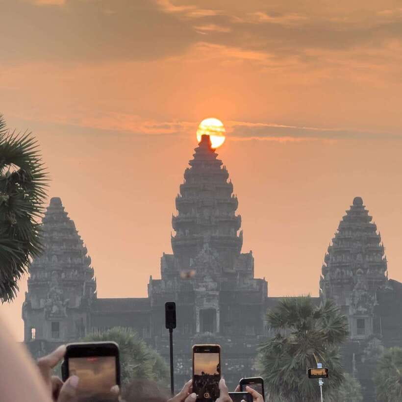 Sunrise at Angkor Wat Temple: 3-Hour Private Tour - Why sunrise changes Angkor Wat