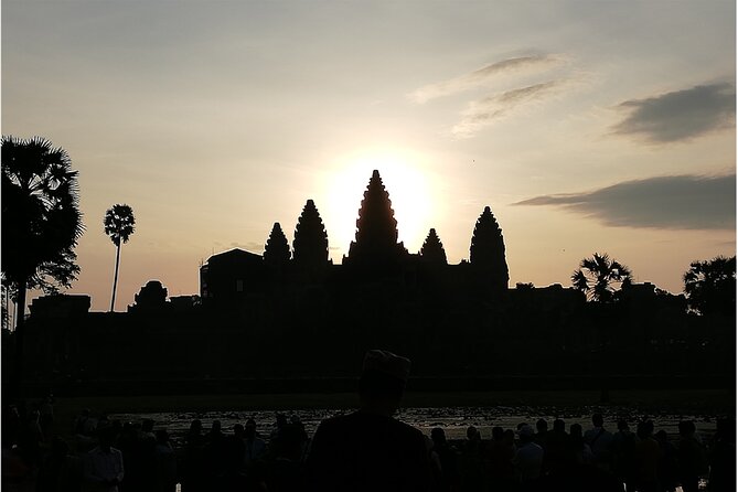 Sunrise Small Group Tour to Angkor Wat Temple - Why this sunrise tour works as a first day at Angkor