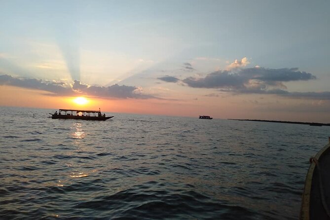 Sunset Dinner and drinks includes a Floating Village cruise tour. - Understanding the dinner boat arrangement