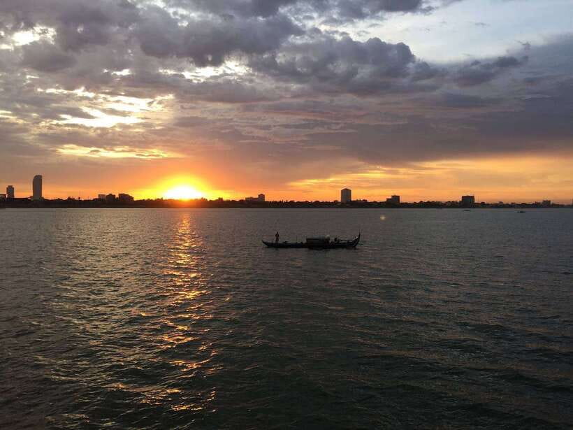 Sunset Dinner Tour: Tonle Sap Lake Floating Village - The crocodile and fish farm stop