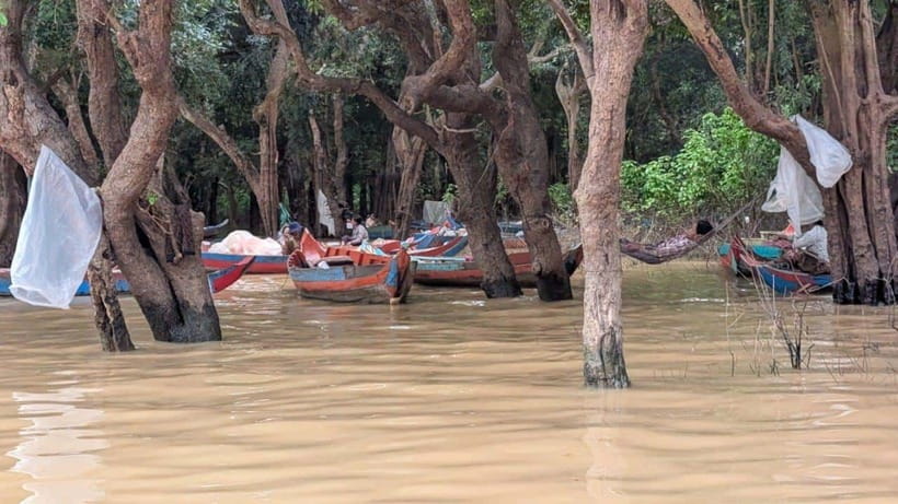Sunset Kompong Pluk Floating Village - What to bring and what to expect on foot
