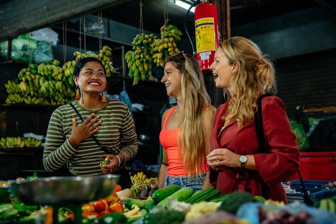 The 10 Tastings of Siem Reap With Locals: Private Street Food Tour - Fresh fruit and papaya salad near Heritage Walk