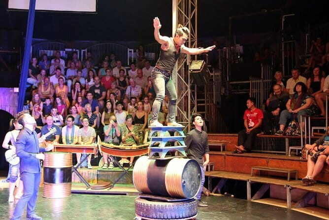 The Cambodian Circus Show and Pub Street Night Market - Getting there by tuk-tuk or car