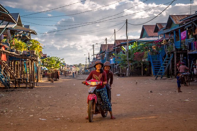 Tonle Sap Lake and Kampong Phluk Village Private Half Day Tour - The local boat and the open lake