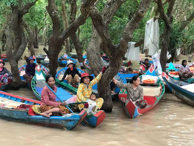 Tonle Sap Tour of Kompong Phluk Village & Evening Food tour - Cruising Tonle Sap toward the sunset
