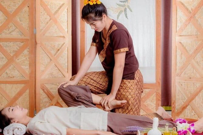 Traditional Head, Back & Shoulder Massage in Siem Reap - Neck, shoulders, and back: the practical core