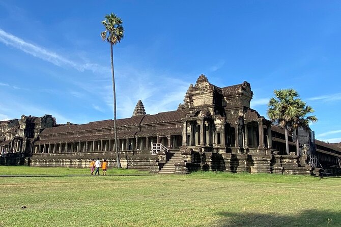 Transfer from Siem Reap Airport to Hotels in Siem Reap - A calm first hour after landing at SAI