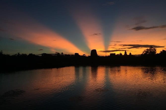 Two Day Angkor Temples Tours - Day 1: From Banteay Srei’s carvings to Pre Rup’s stone pyramid