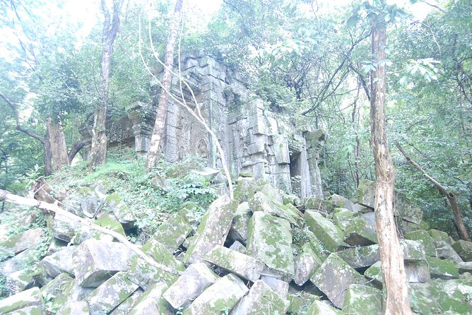 Two Days Angkor Wat Park-Beng Mealea and Kampong Phluk Village - Banteay Srei and the fine detail of pink sandstone