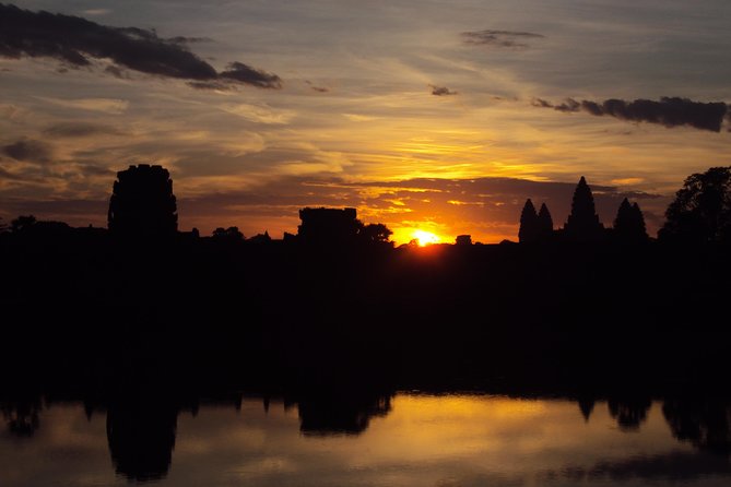 Unveiling 2 Days Private Angkor Wat/Beyond In Sunrise/Sunset Tour - Banteay Srei, where the carvings take center stage