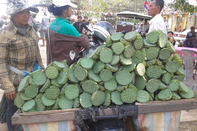 War Museum, Killing Field and Floating village ( Chong Kneas) Tour - Wat Thmey and the killing fields of Siem Reap