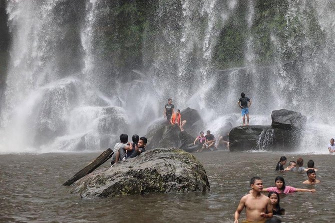 Waterfall & River of 1000 Siva Linga- Kulen Mountain Private Tour - Walking beside the River of 1000 Siva Lingas